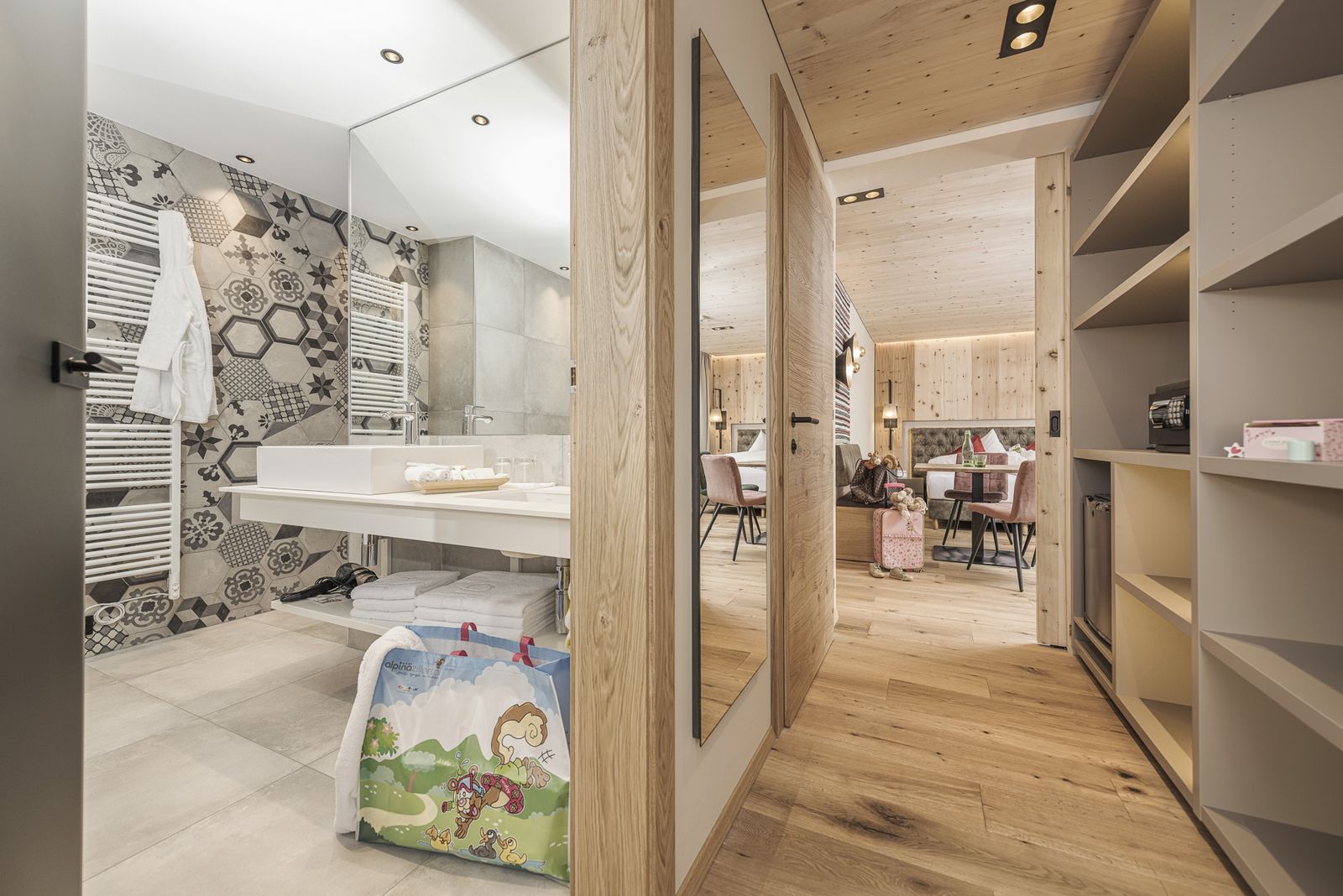 „49er" Zirben FamilySuite image 2 - Mia Alpina