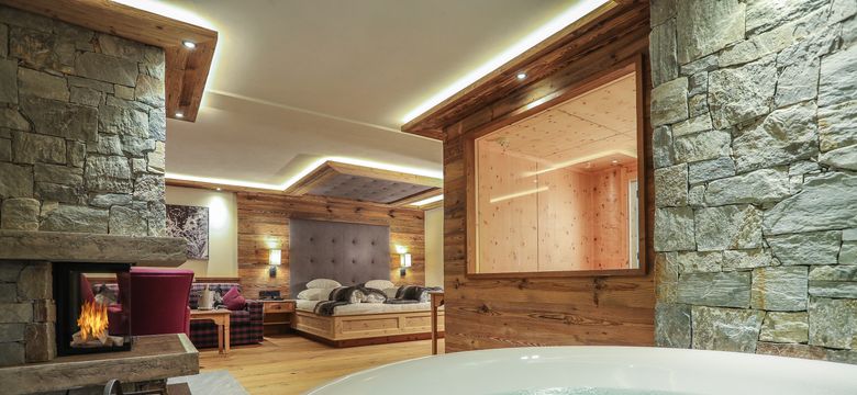 Suite mit Whirlpool und Sauna im Zimmer