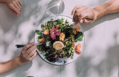 Biohotel Chesa Valisa: Vitales Speiseangebot - Das Naturhotel Chesa Valisa****s, Hirschegg/Kleinwalsertal, Vorarlberg, Österreich