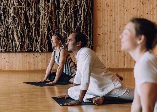 Biohotel Chesa Valisa: Yoga im Yogaraum - Das Naturhotel Chesa Valisa****s, Hirschegg/Kleinwalsertal, Vorarlberg, Österreich