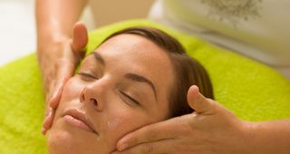 Biohotel Falkenhof Kosmetik Behandlung Gesichtmassage