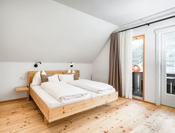  Familienzimmer mit Balkon und Seeblick   - Biohotel Gralhof