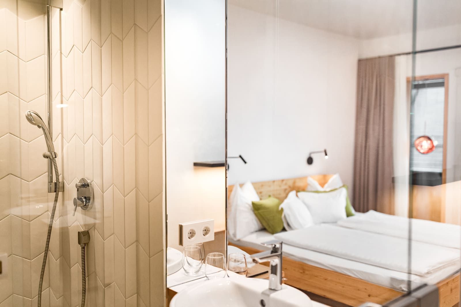 Biohotel Gralhof Doppelzimmer mit seitlichem Seeblick