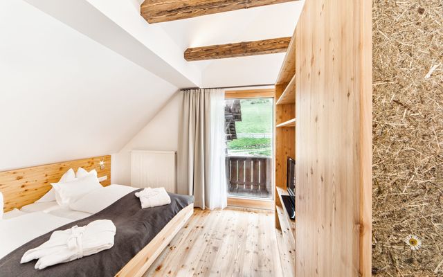 Accommodation Room/Apartment/Chalet: Double room with balcony and forest view No. 16 in the log cabin
