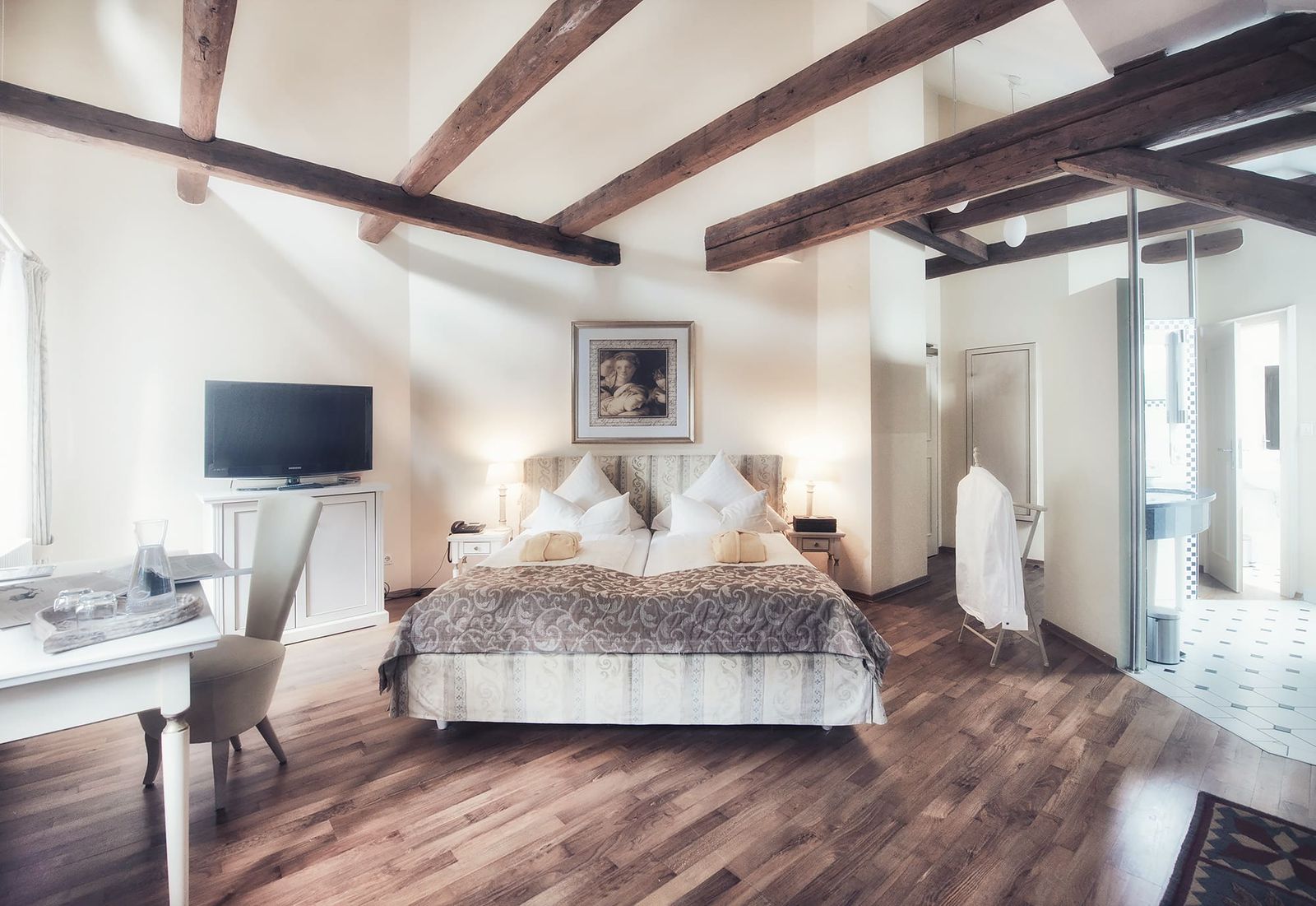 Junior-Suite Franz Marc mit Seeblick image 1 - Das Biohotel am Starnberger See Schlossgut Oberambach 