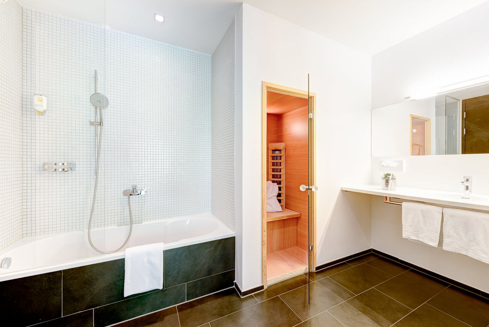 FAMILIENSUITE ÄLMELE image 3 - Hotel Hotel Sarotla