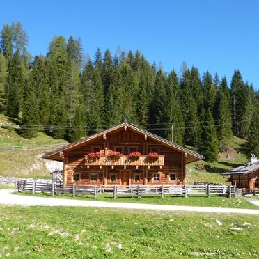 Tiefebachalm und Untertiefenbachhütte im Sommer, Untertiefenbachhütte, Obertauern, Salzburg, Salzburg, Österreich