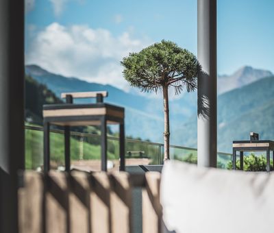 Vi regaliamo un giorno di vacanza 5 = 4 