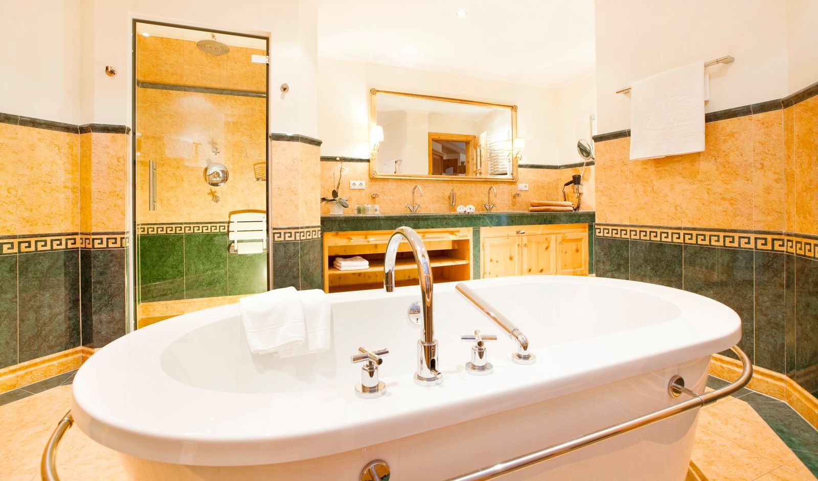 Suite 1001 Nacht image 2 - Quellenhof Luxury Resort Passeier