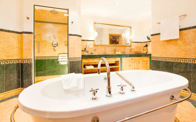 Suite 1001 Nacht image 2 - Quellenhof Luxury Resort Passeier