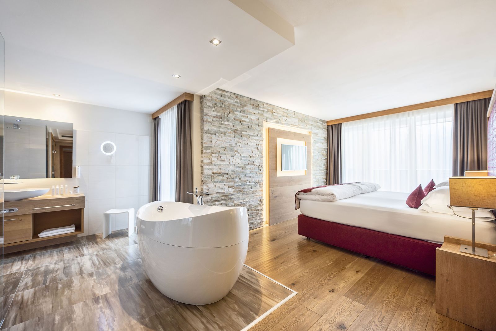 Panorama-Suite deluxe image 1 - Quellenhof Luxury Resort Passeier