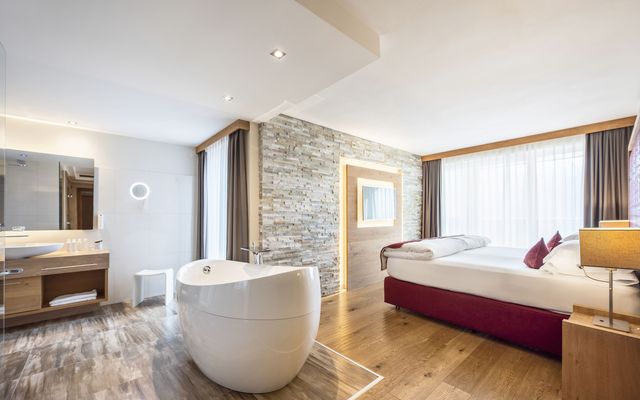 Panorama-Suite deluxe image 1 - Quellenhof Luxury Resort Passeier