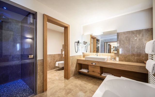 Wellness-Suite deluxe image 3 - Quellenhof Luxury Resort Passeier