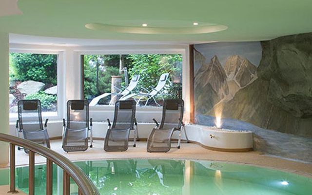 Familienhotel_Dolomit-Family-Resort-Alpenhof_Wellness-Pool.jpg