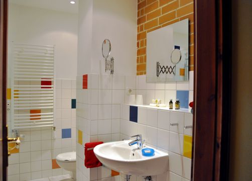Biohotel Gut Nisdorf zimmer dachgeschoss bad (4/6) - Gut Nisdorf 