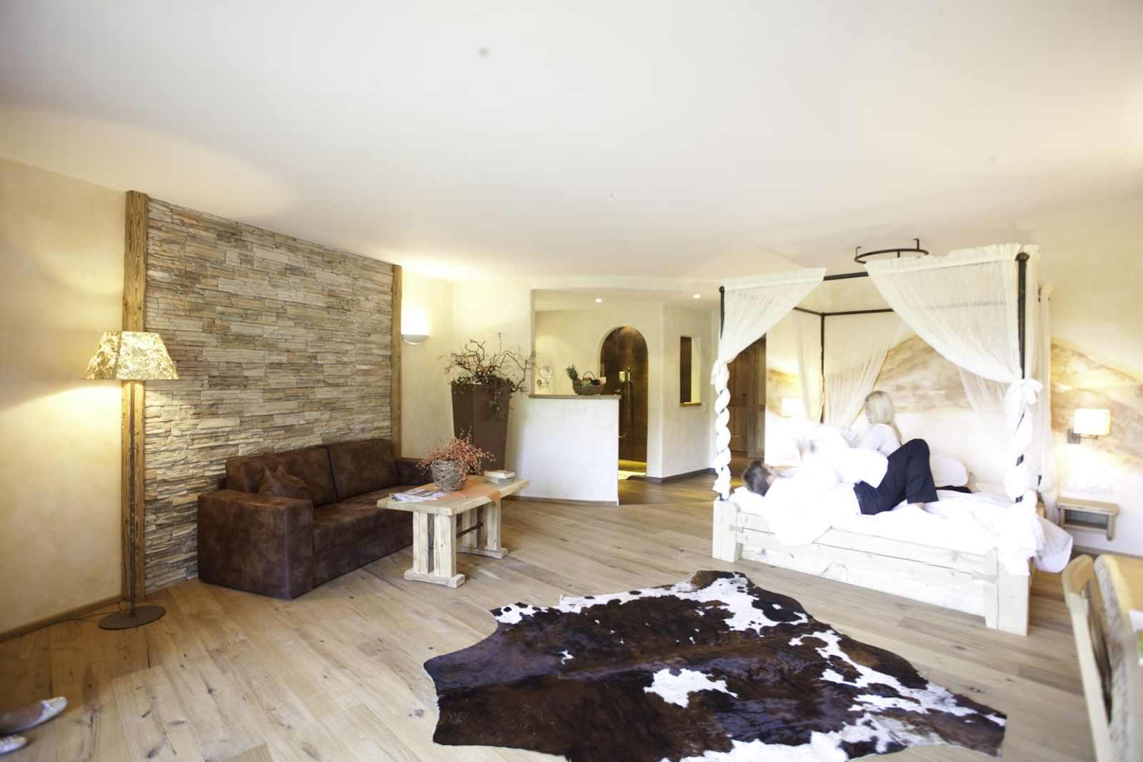 SUITE DRACHENGOLD image 2 - Berghotel & Spa Hotel Feuriger Tatzlwurm 