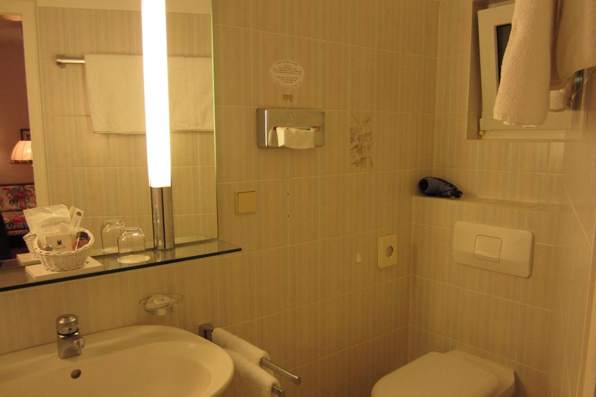Badezimmer mit WC im Schwarzwald Doppelzimmer