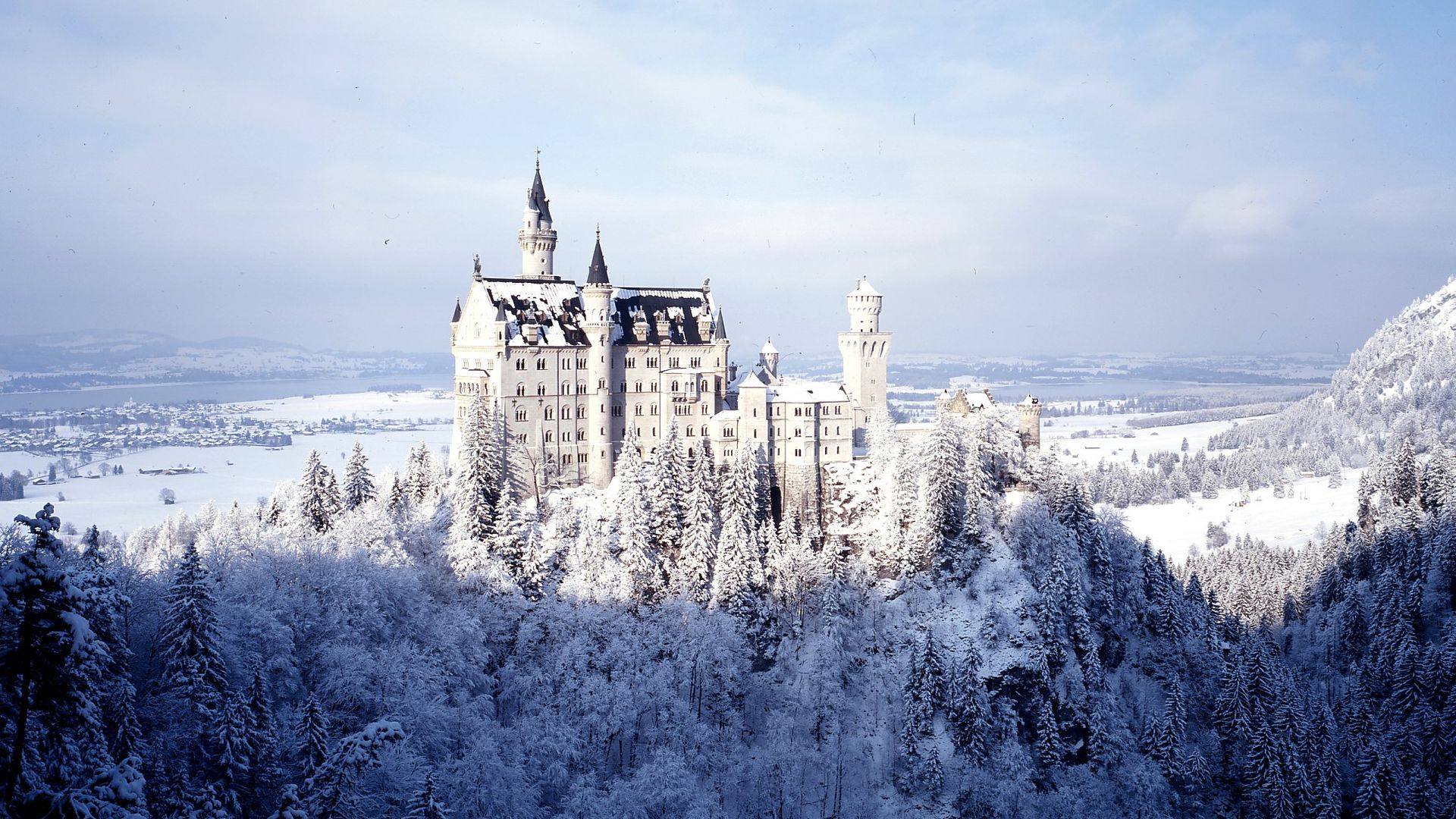 das Märchenschloss Neuschwanstein im Winter