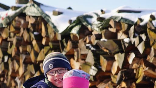 Schlittenfahren, Skifahren und Schneemänner bauen im Familotel Ebbinghof in der Wintearsportarena Sauerland