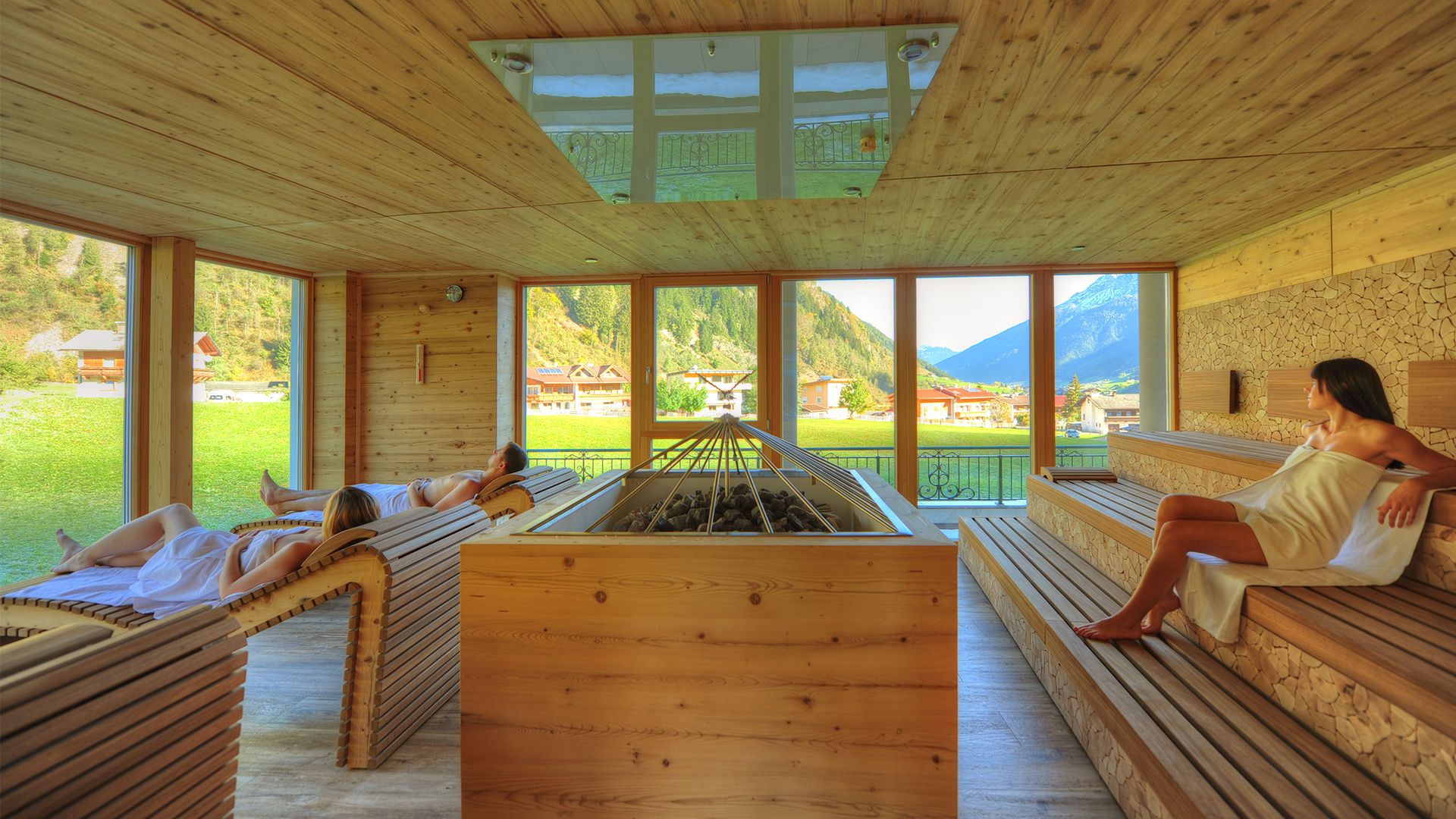 Genießen Sie in vollen Zügen die belebende Erholung für Körper und Seele in der Saunalandschaft im Alpenhotel Kindl.