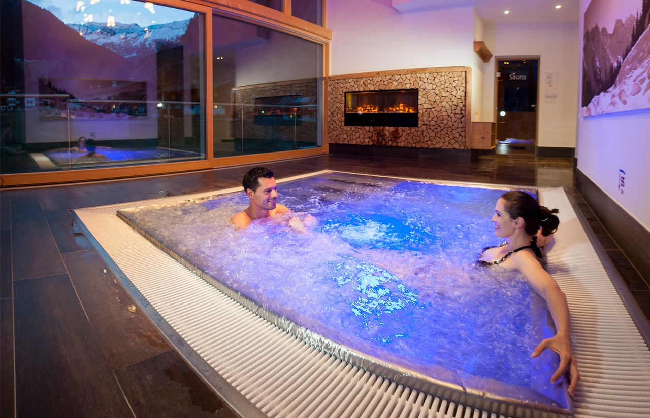 IMP_Familienhotel_Alpenhotel_Kindl_Whirlpool.jpg