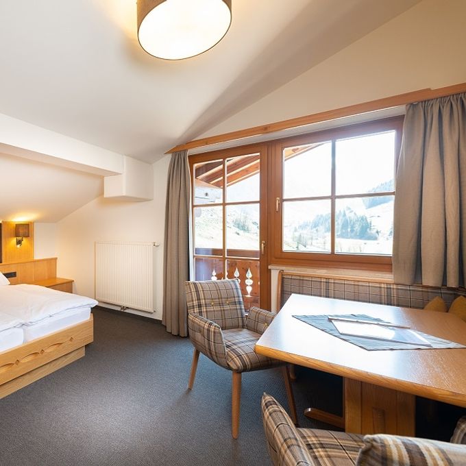 Hotel Zimmer: Alpenrose | 45 qm - 2-Raum - Familienhotel Oberkarteis