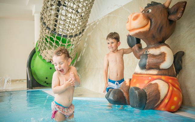 Kinderschwimmen und Kinderbecken im Familotel Furtherwirt
