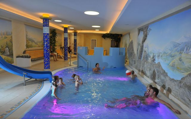 kinder-schwimmbad-familien-hotel-salzburg.JPG