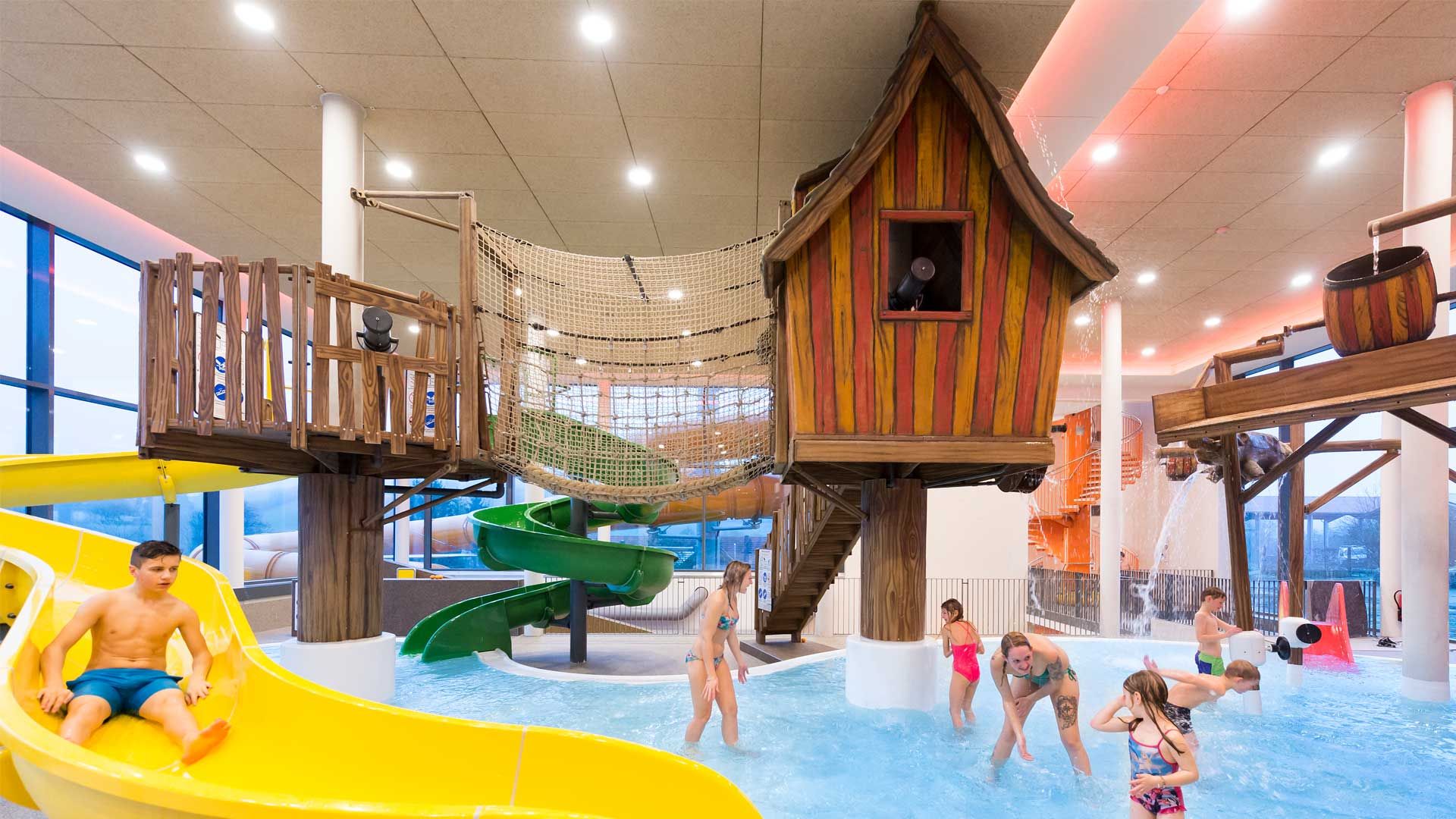 Rutschen, Plantschen, Tauchen, Spielen, Klettern, Schwimmen. Entdecken Sie die Wasserwelten im Schreinerhof!