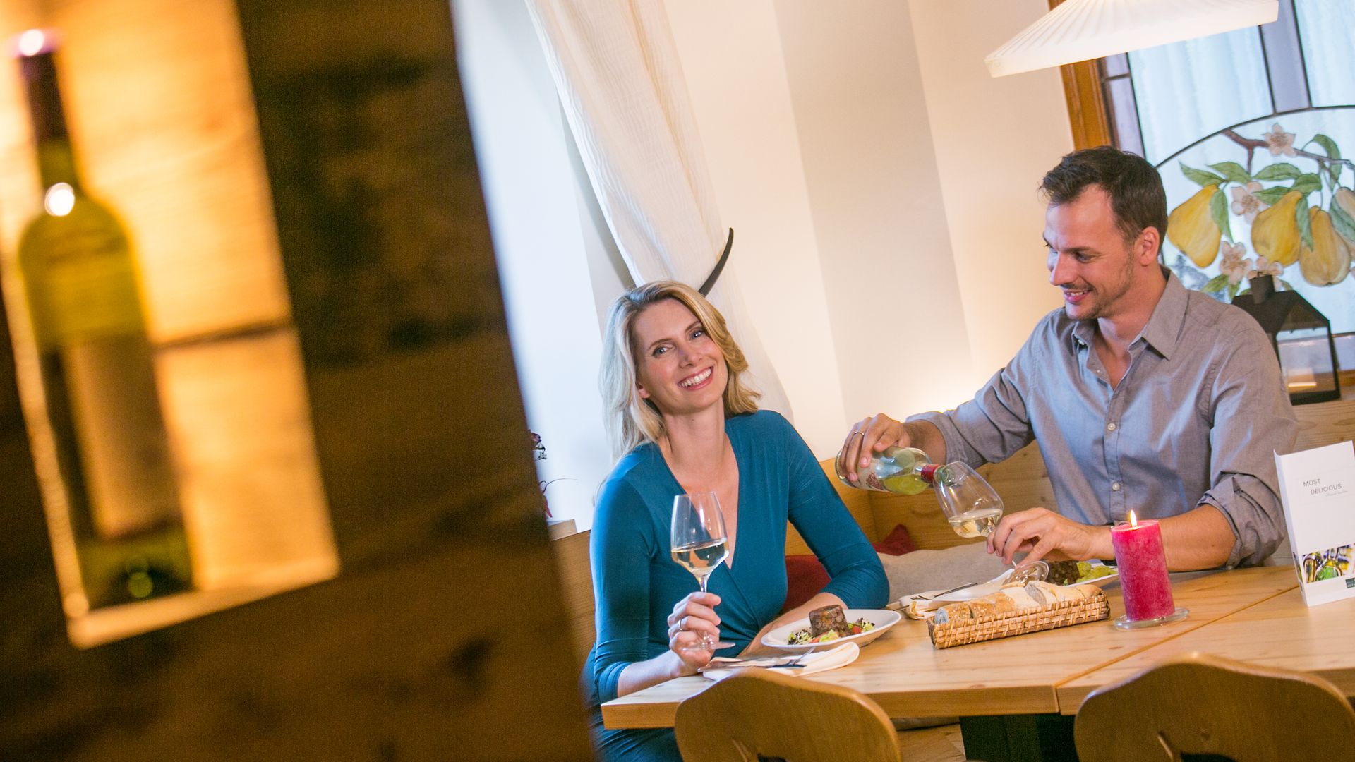 Pärchen im Mostbaronzimmer