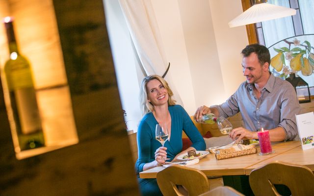 Pärchen im Mostbaronzimmer
