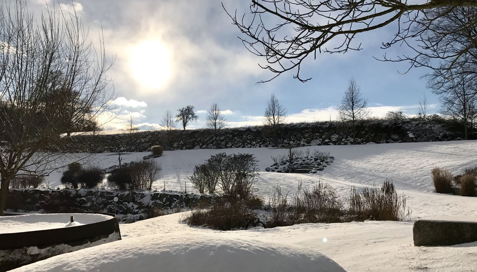 Winterstimmung im RelaxGarten des Hotels in Niederösterreich