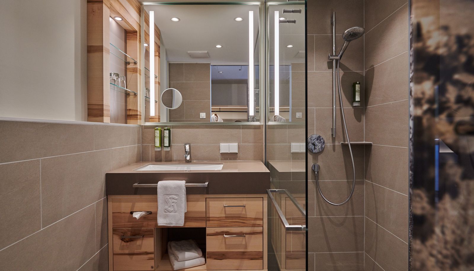 Classic Doppelzimmer Zwetschke Badezimmer