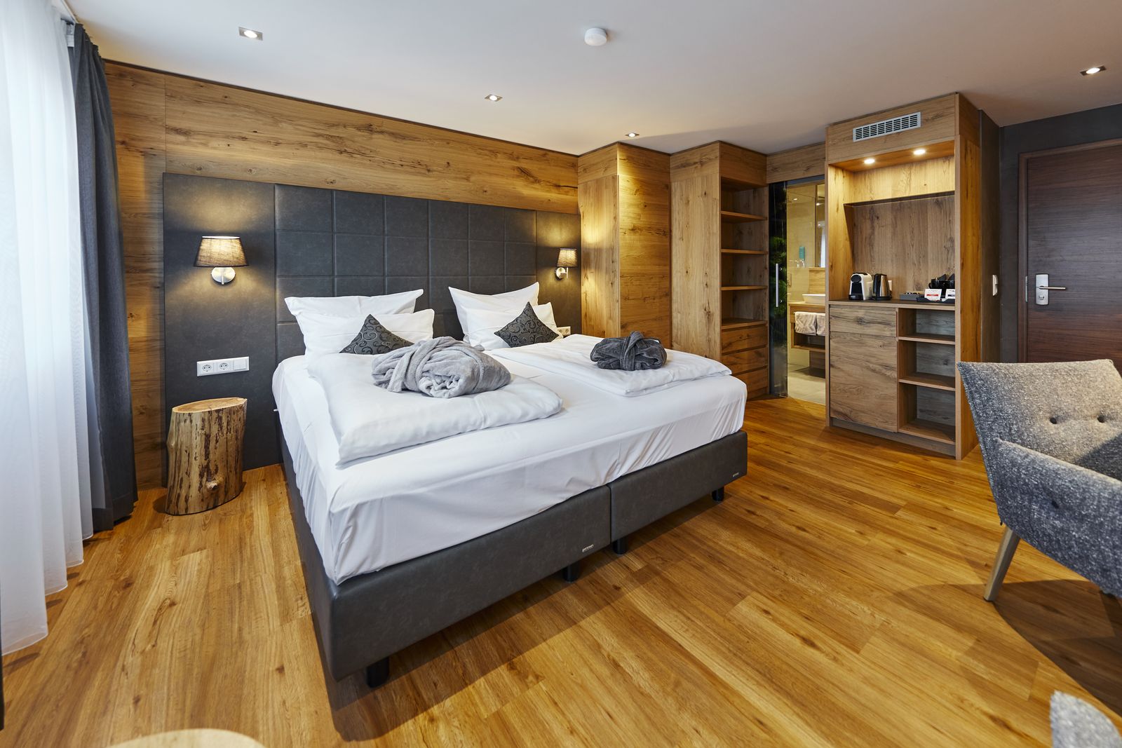 Deluxe Double room with A/C image 1 - Die Reichsstadt