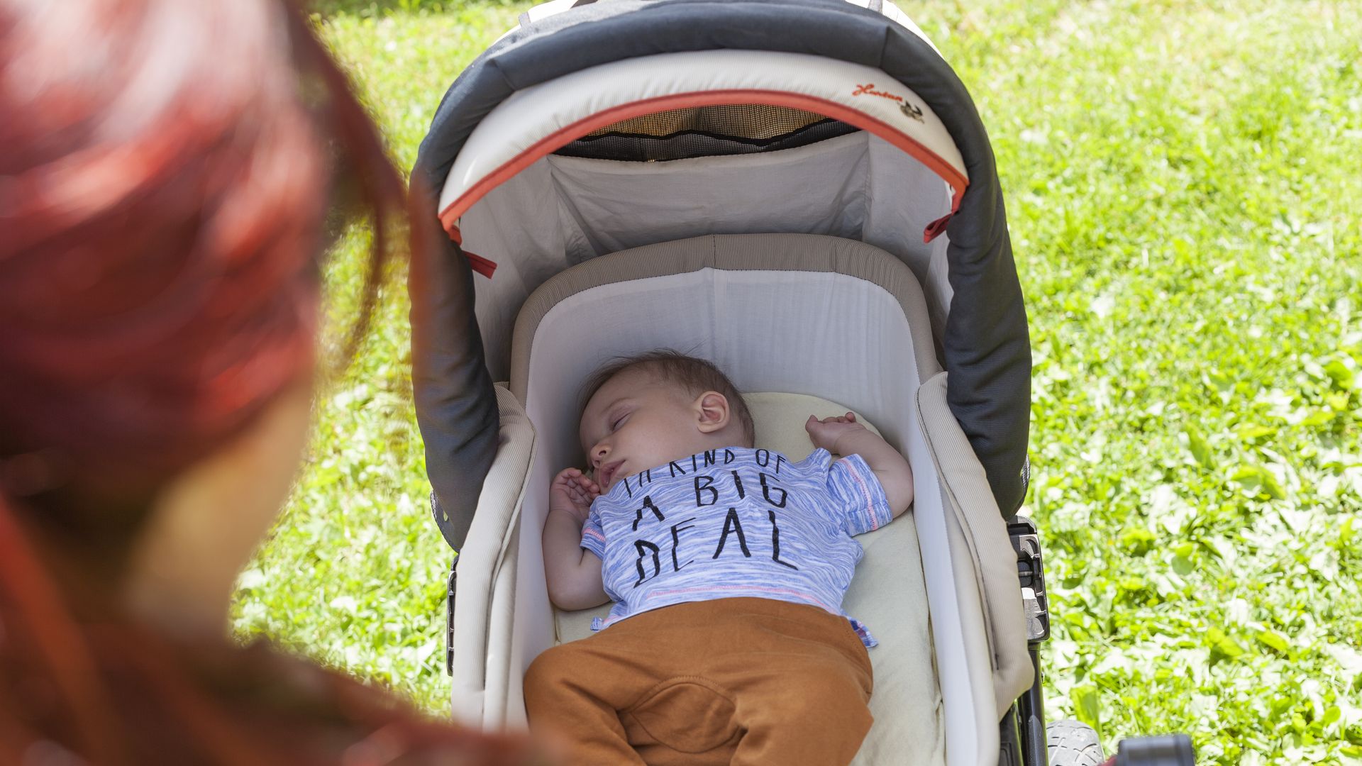 Baby im Kinderwagen