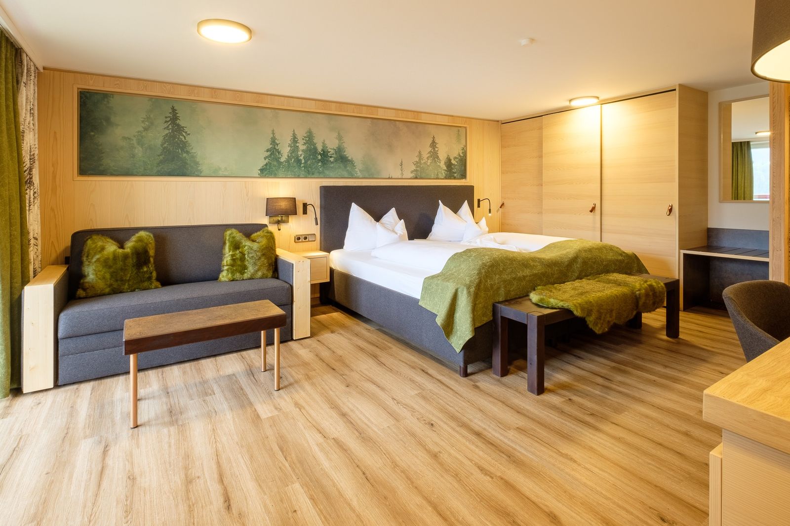 ZimmerdetailTannenwipfel - SuitenTalseite mit Panoramablick image 3 - Allgäuhotel Tanneck