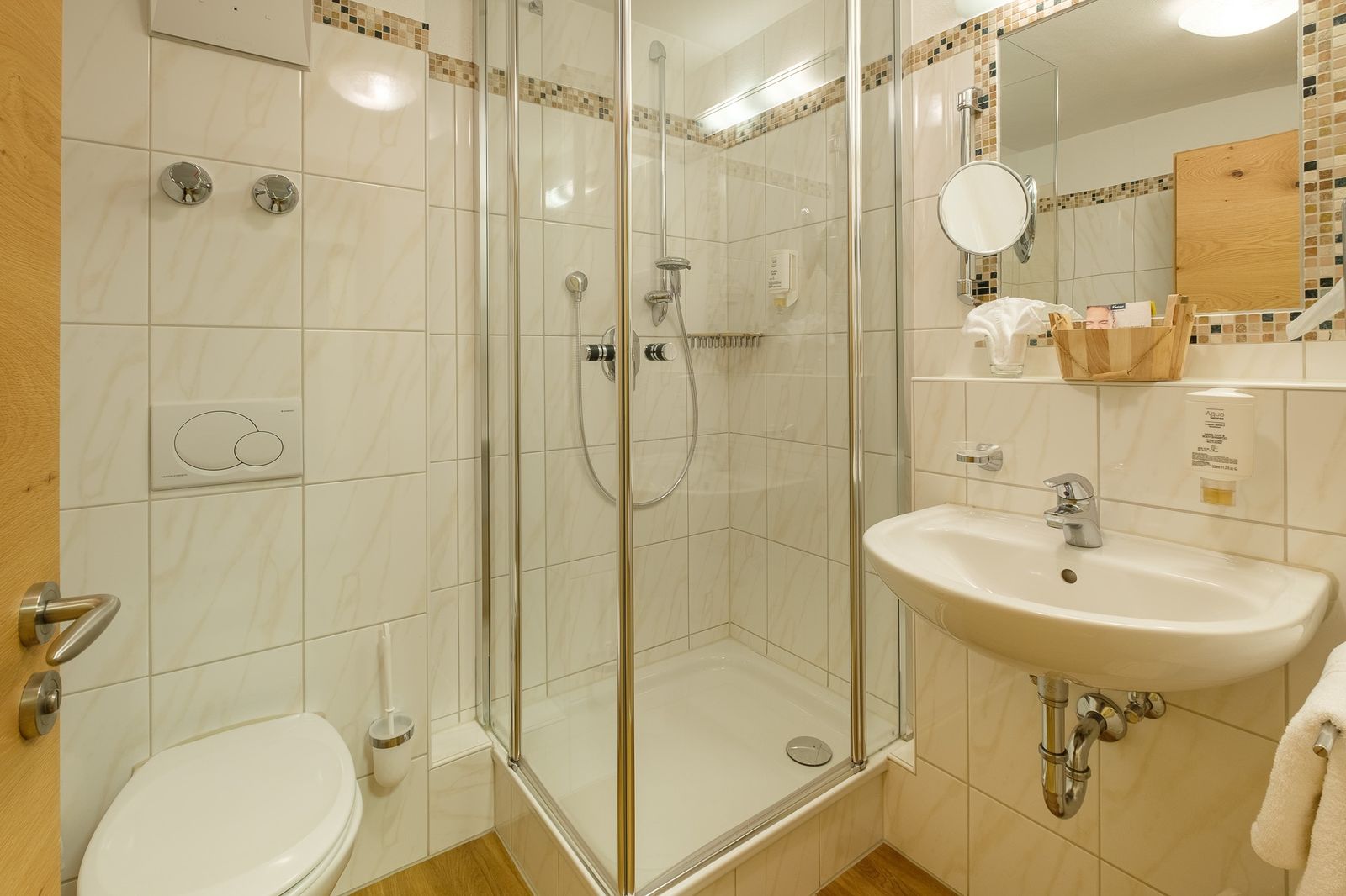 ZimmerdetailArnika - EinzelzimmerWaldseite image 2 - Allgäuhotel Tanneck