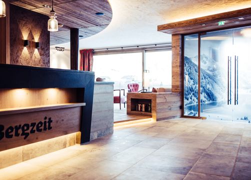 BIO HOTEL Bergzeit: Rezeption - Natur- & Biohotel Bergzeit, Zöblen, Tirol, Österreich