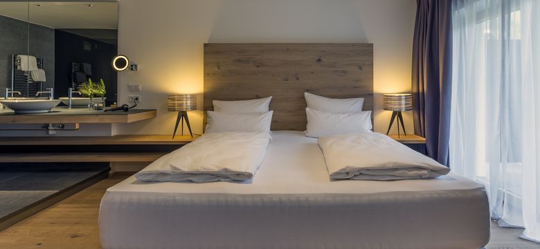 DAS GRASECK - mountain hideaway & health care: Panorama Junior Suite sunny side with balcony image #2