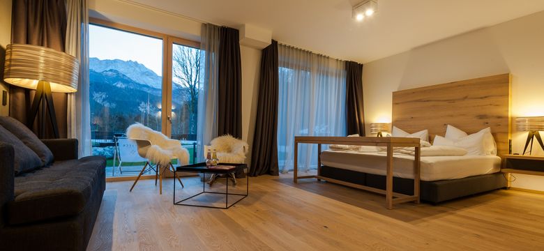 DAS GRASECK - mountain hideaway & health care: Panorama Junior Suite sunny side with terrace image #8