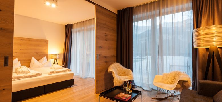 DAS GRASECK - mountain hideaway & health care: Panorama Junior Suite sunny side with terrace image #10