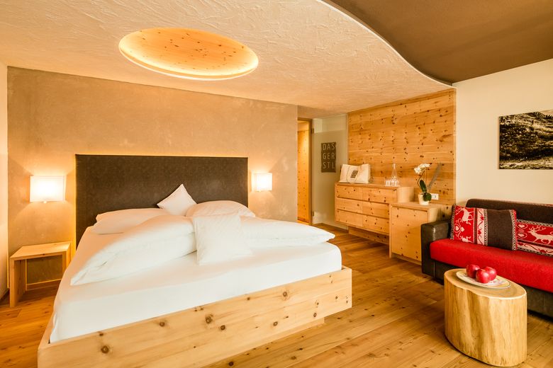 DAS GERSTL Alpine Retreat : Piz Lun suite with small children’s bedroom image #3