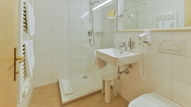Doppelzimmer Standard 1/2