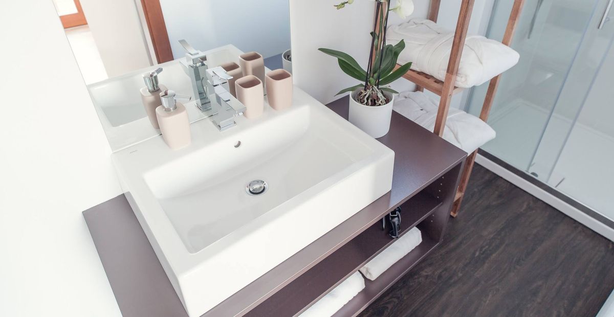 Badezimmer im Ferienhaus WeinHAUS 01 im Weingarten-Resort nahe Loipersdorf 5/6