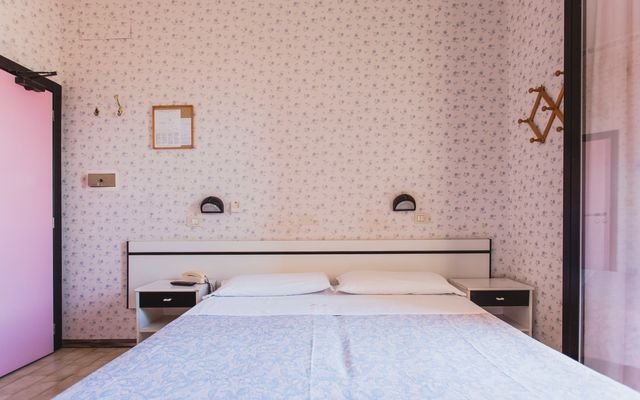 Strand vor dem Hotel Eden