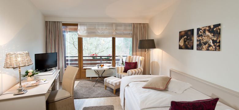 Romantischer Winkel - RoLigio® & Wellness Resort - Pearls by Romantik: Single room with lake view image #1