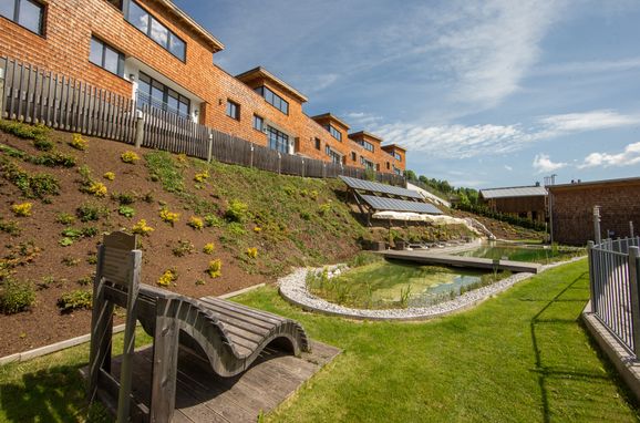 Sommer - Schwimmteich Nähe Haupthaus, Bachgut Berg Chalet, Saalbach-Hinterglemm, Salzburg, Salzburg, Österreich