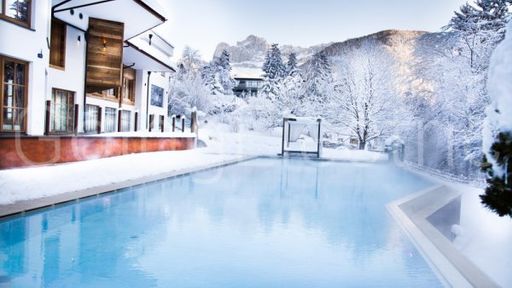 Das Familotel Engel hat Snowparks, Rodelbahnen, Langlaufloipen und Kinderländer für die Familie zu bieten.