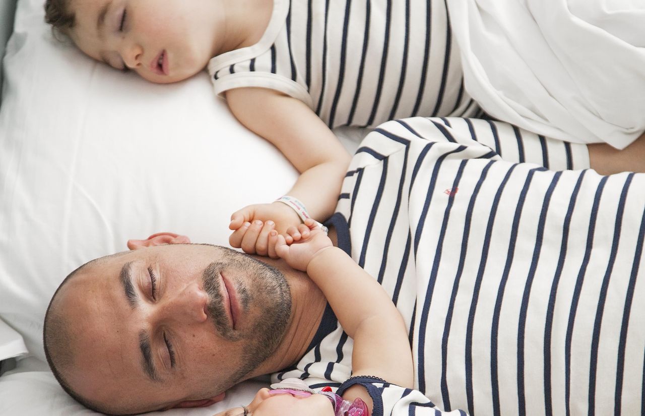 Familie im Hotelzimmer