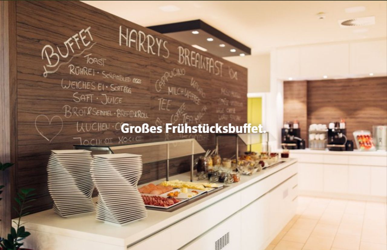 Großes Frühstücksbuffet